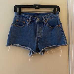 LEVI’S Women’s 501 Button Fly Cutoffs, size 25